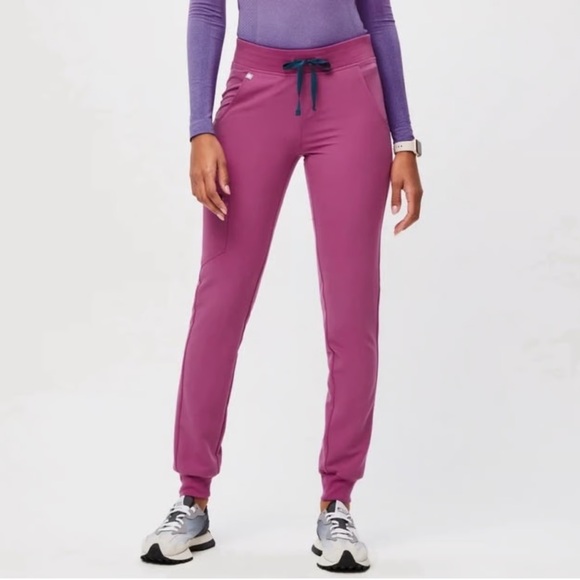 Figs Zamora Jogger Scrub Pants in Bright Fuchsia, Size S - Picture 1 of 9